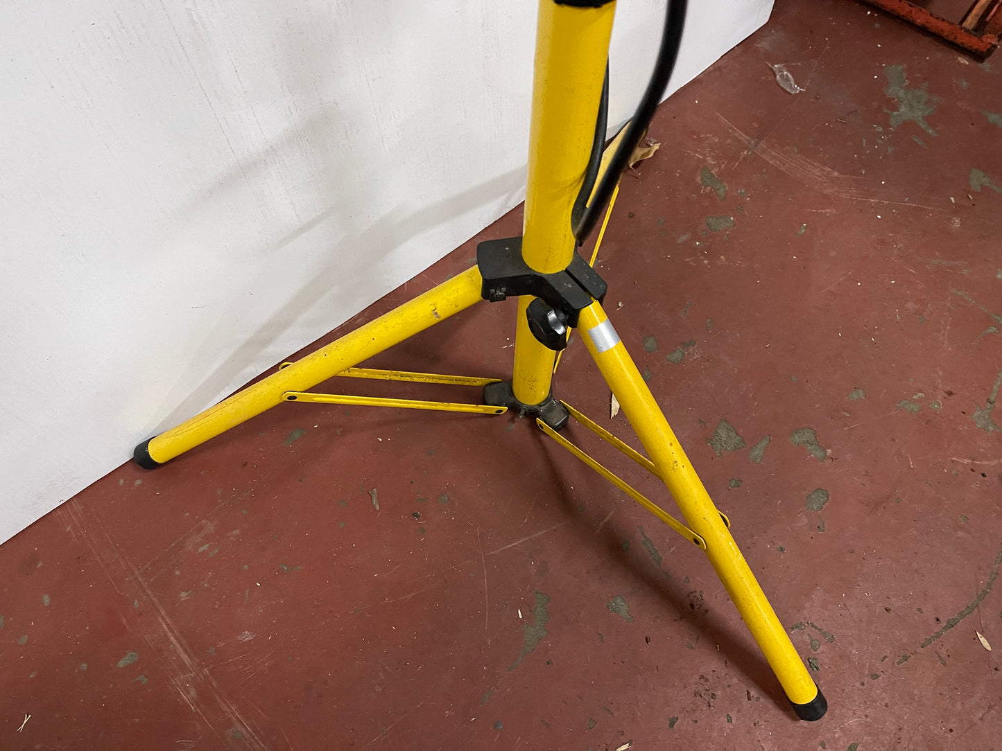 HIRE Dual Spotlight Worklight On Stand